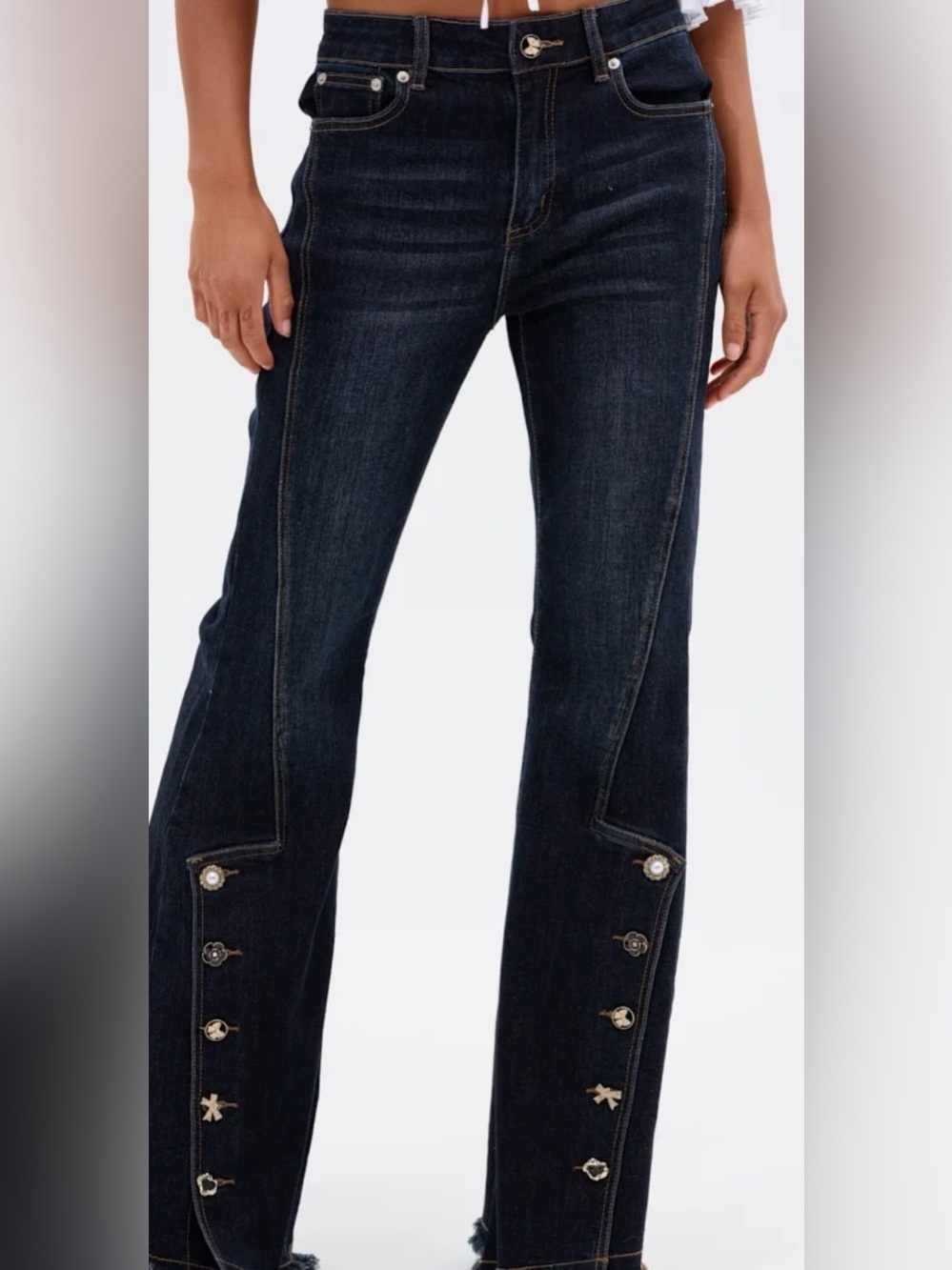 AKIRA Women's Dark Wash Button-Accent Straight Jeans Size 5/27